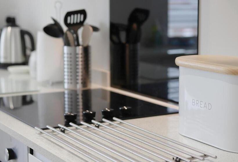 شقة غرفة واحدة, Ellinbrook Guest House