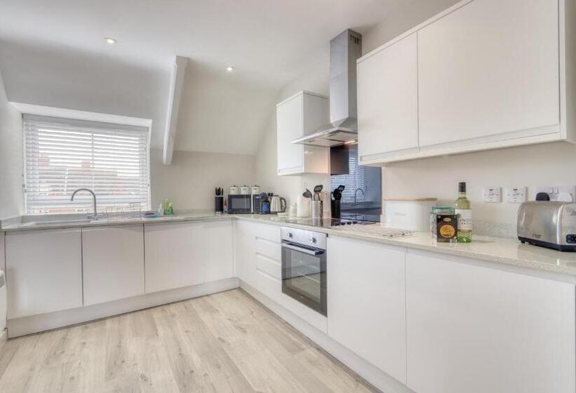 شقة غرفة واحدة, Ellinbrook Guest House