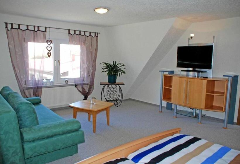 带1个卧室的顶楼公寓, Ferienwohnungen Auf Dem Pommernhof