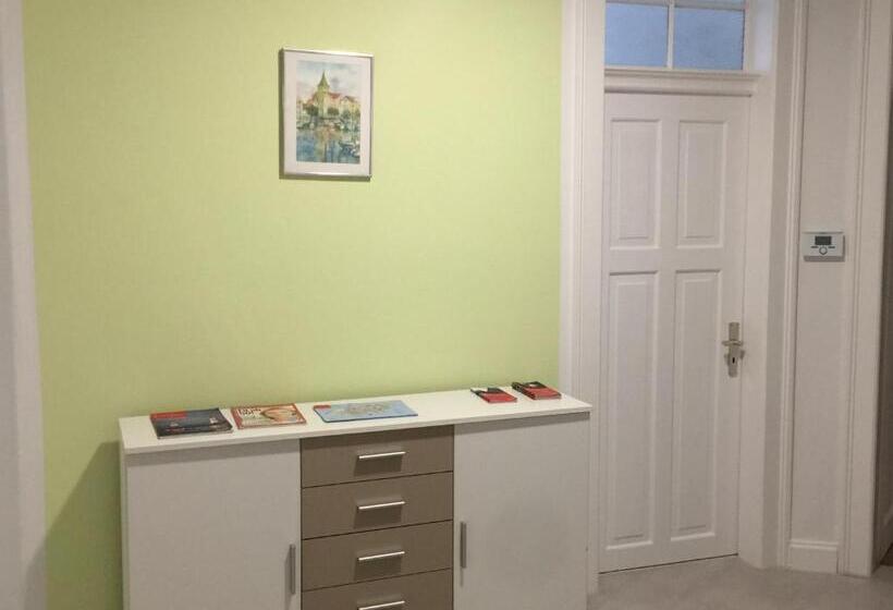 غرفة قياسية ثلاثية حمام مشترك, Gästezimmer Hozici