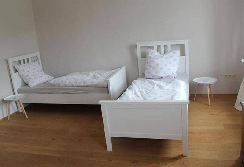 Номер Стандарт, Posthof Kerstenhausen