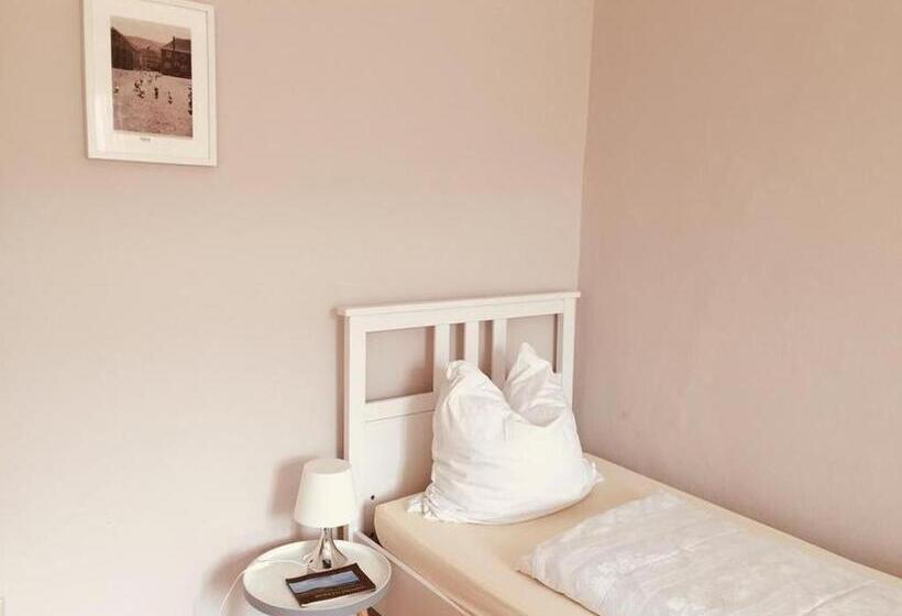 Номер Стандарт, Posthof Kerstenhausen