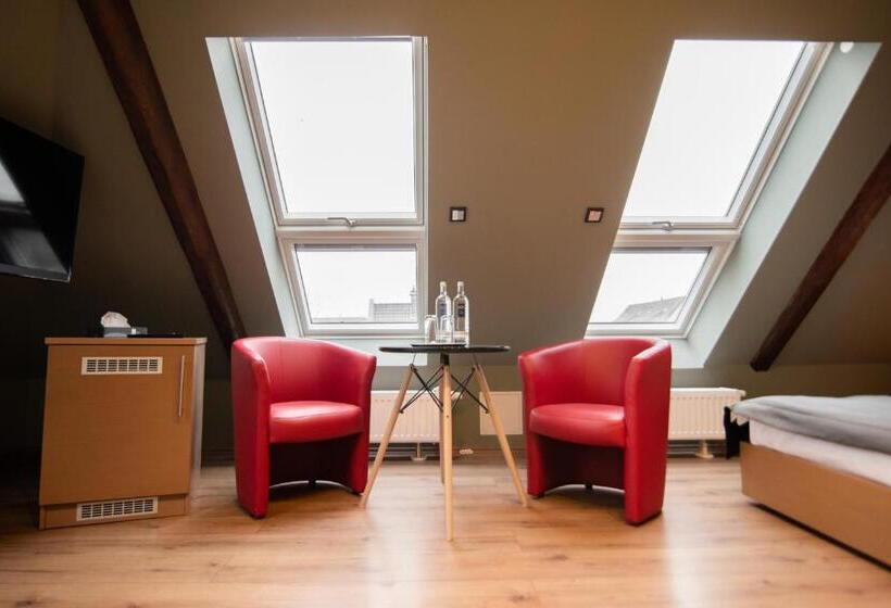 اتاق راحتی, Zum Grunen Baum