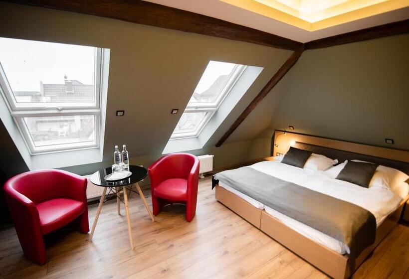 اتاق راحتی, Zum Grunen Baum