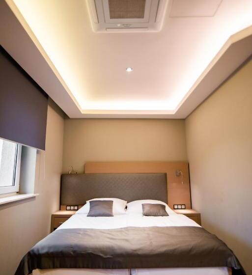 اتاق راحتی, Zum Grunen Baum