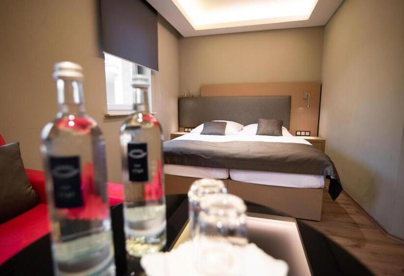 اتاق راحتی, Zum Grunen Baum