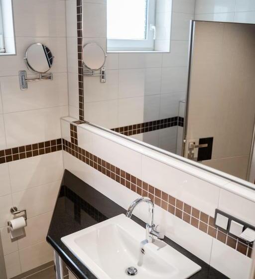 اتاق لوکس سه تخته, Zum Grunen Baum