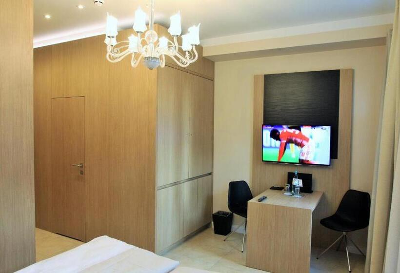 חדר דלוקס, Adelhoff