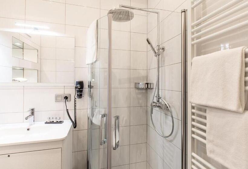 חדר דלוקס, Adelhoff