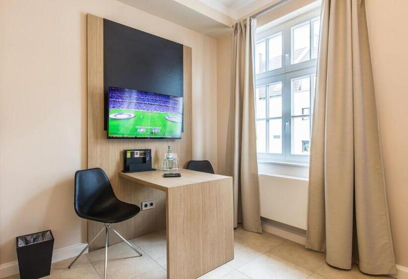 חדר דלוקס, Adelhoff