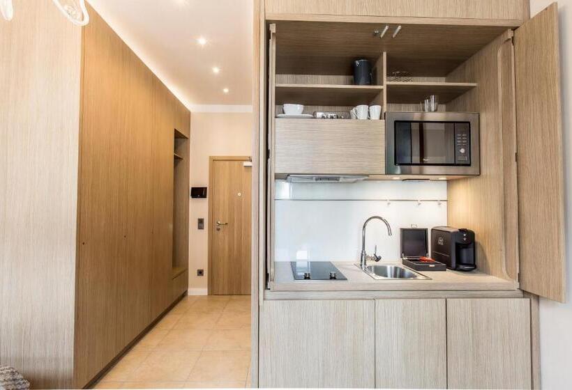 חדר דלוקס, Adelhoff