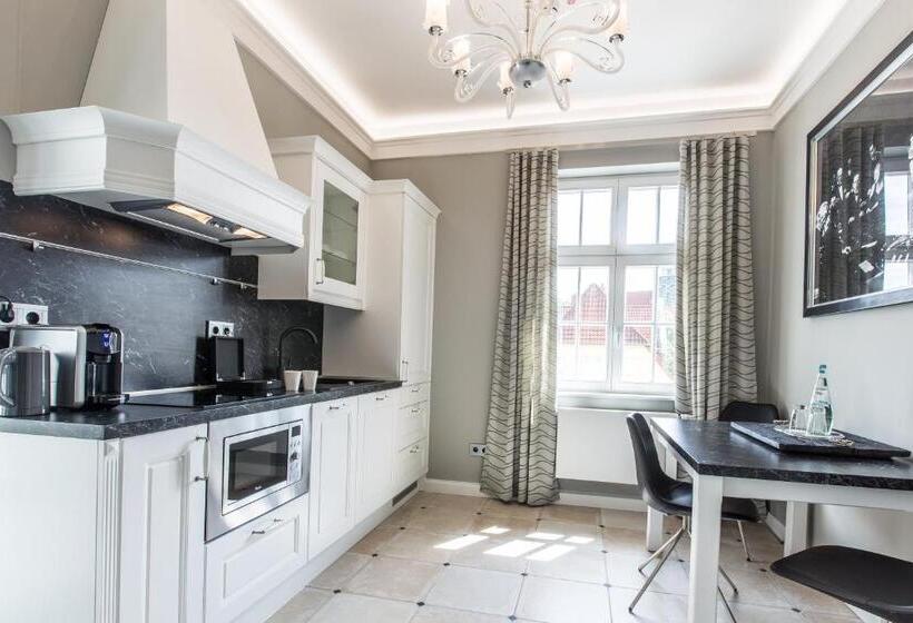 סוויטה אקזקיוטיב, Adelhoff