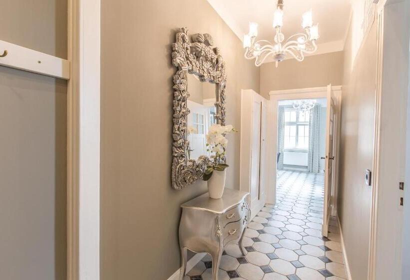 סוויטה נשיאותית, Adelhoff