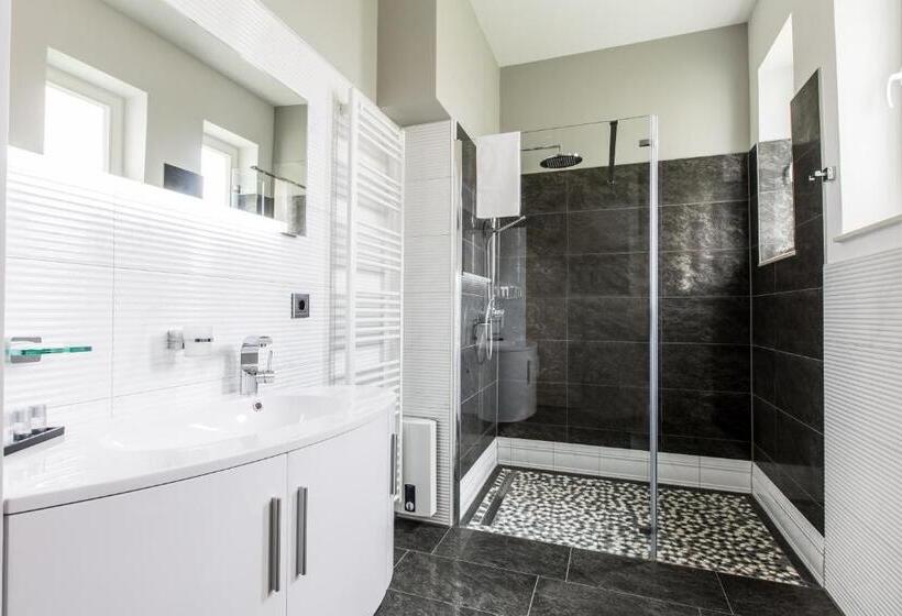 סוויטה נשיאותית, Adelhoff