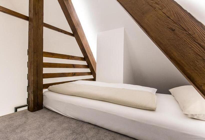 סוויטת סופריור, Adelhoff