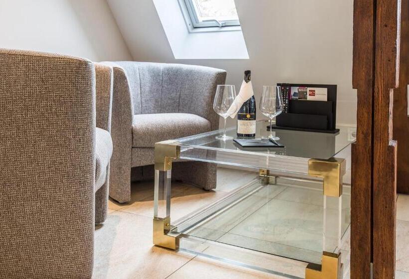 סוויטת סופריור, Adelhoff