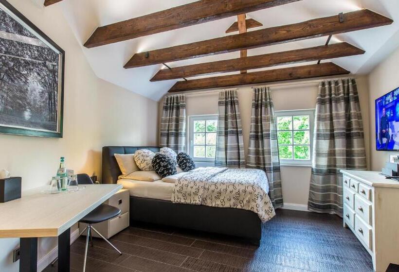 סוויטה דלוקס, Adelhoff