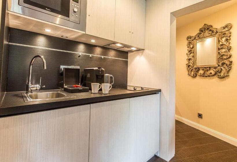 סוויטה דלוקס, Adelhoff