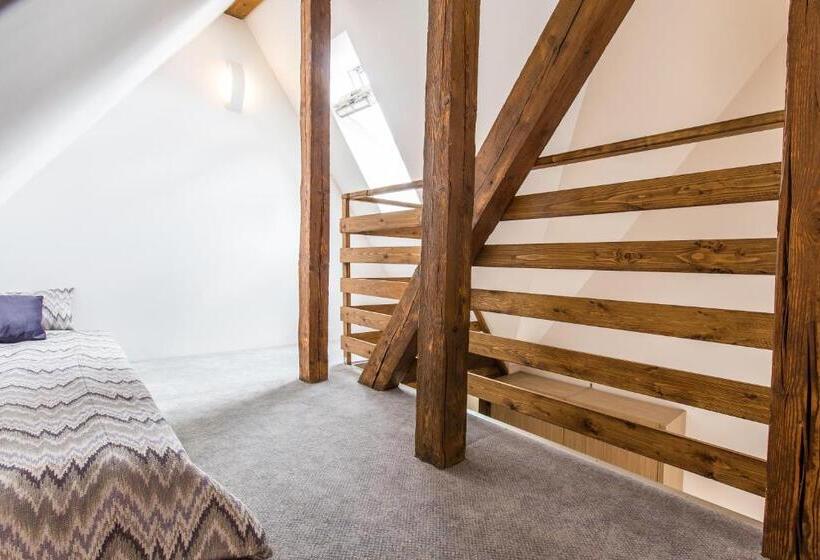 דירת חדר סופריור, Adelhoff