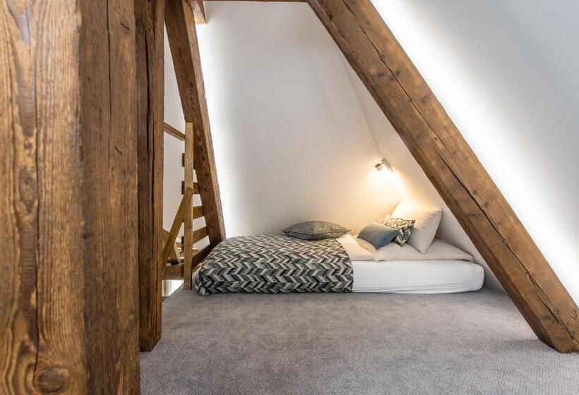 דירת חדר סופריור, Adelhoff