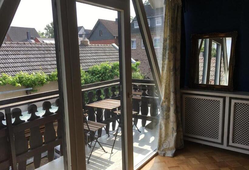 דירת שני חדרים, Alte Schreinerei Boutique