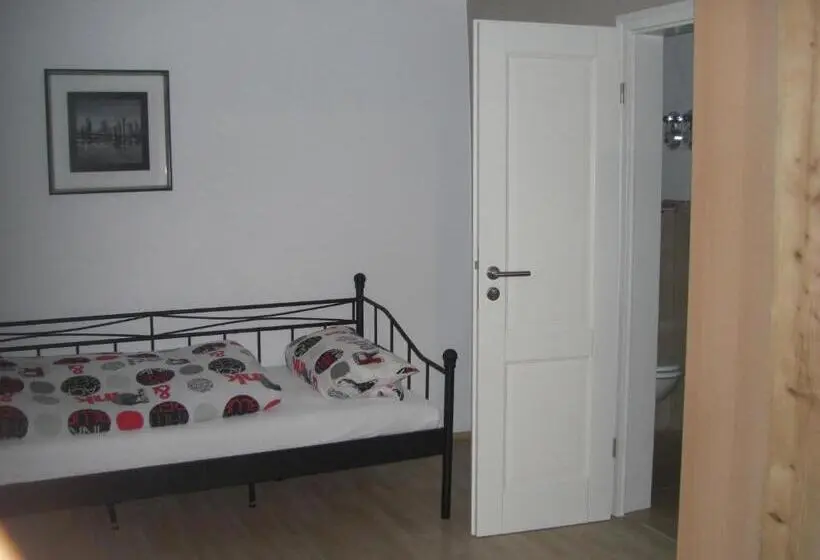 Standard Yhden Hengen Huone, Endbach Life