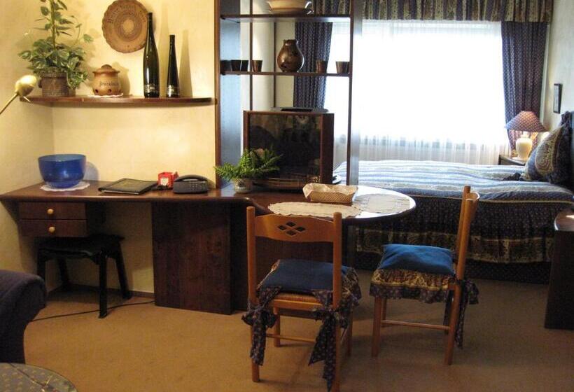 Escritório Estándar, Weingut Franz Schäfer