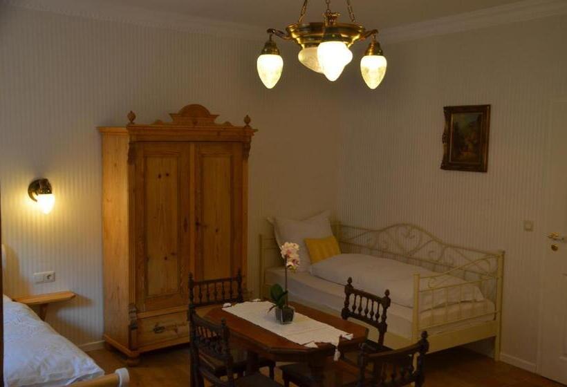 ガーデンビュースタンダード４ベッドルーム, & Café Mohrenbrunnen