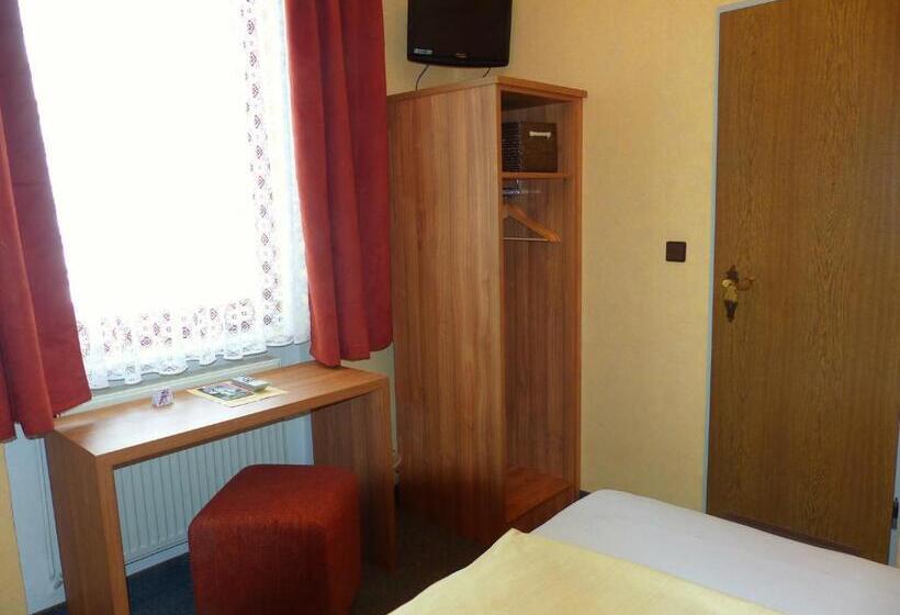 غرفة قياسية فردية, Zur Lindenau