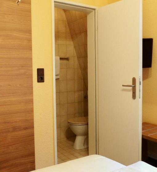 غرفة قياسية فردية, Zur Lindenau