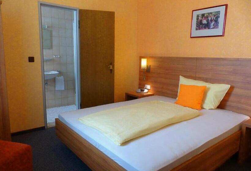 غرفة قياسية فردية, Zur Lindenau