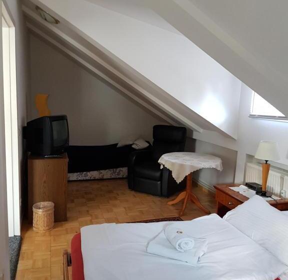 آپارتمان 2 خوابه, Pension Hubertus