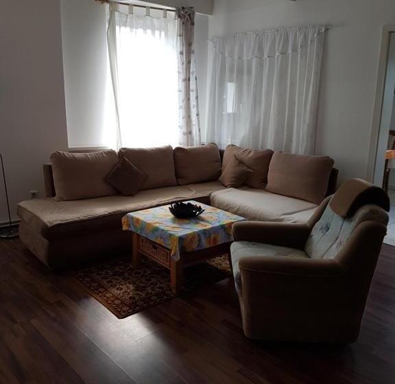 آپارتمان 2 خوابه, Pension Hubertus