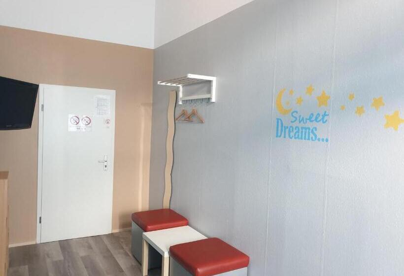 اتاق استاندارد با سرویس بهداشتی مشترک, Pension I