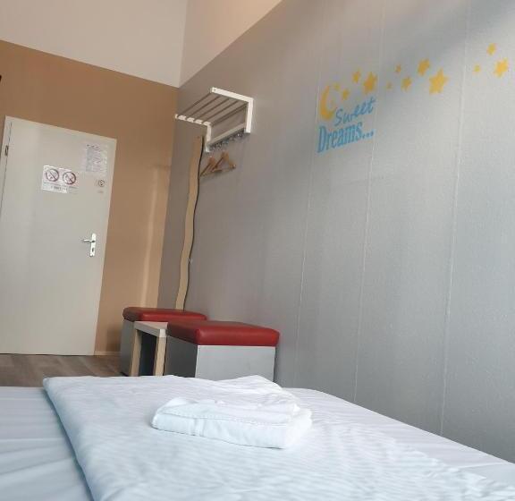 اتاق استاندارد یک نفره, Pension I