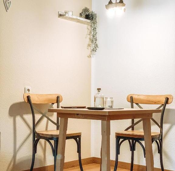 شقة غرفة واحدة, Alpenappartements Schwalbennestl