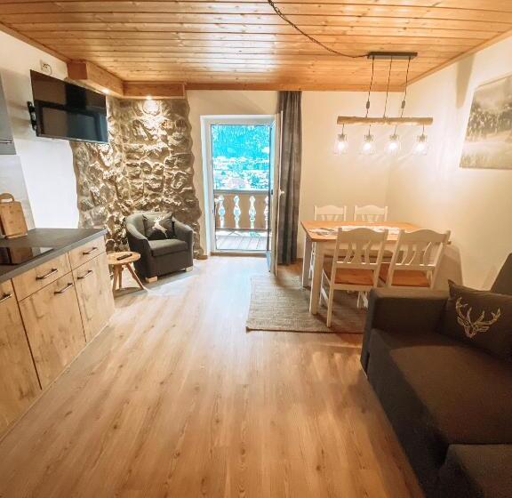 شقة غرفتين, Alpenappartements Schwalbennestl