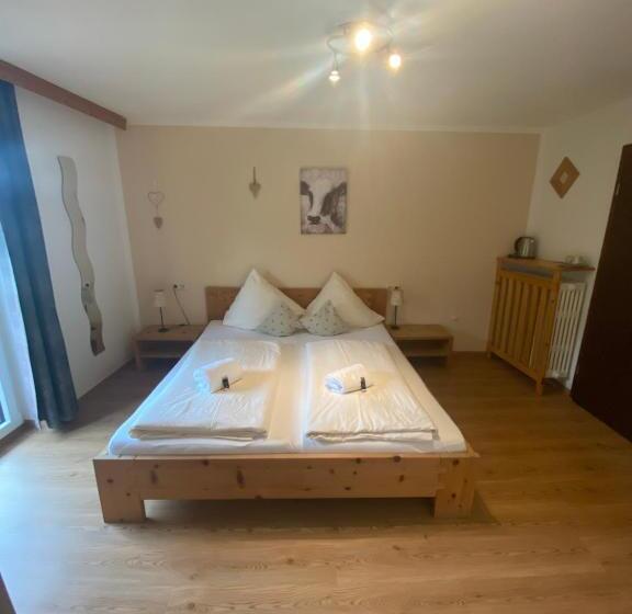 شقة غرفتين, Alpenappartements Schwalbennestl