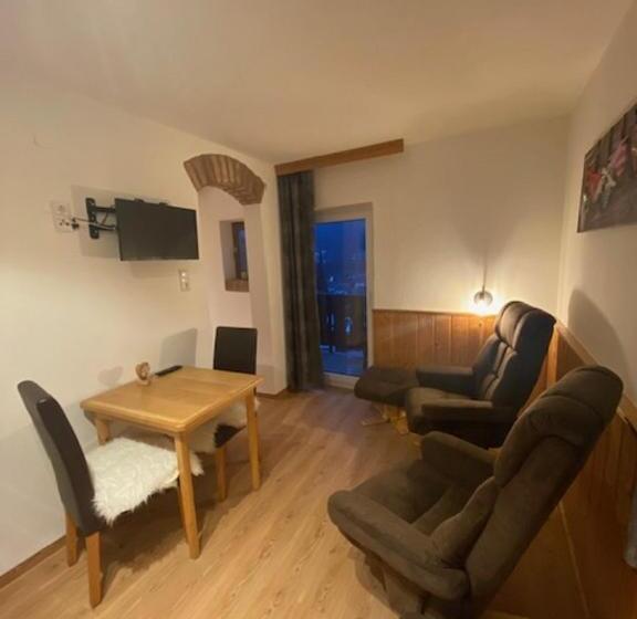 شقة غرفة واحدة, Alpenappartements Schwalbennestl