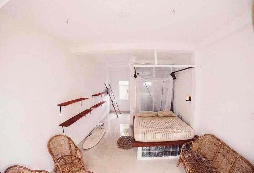 디럭스 룸, Lotus Surf House