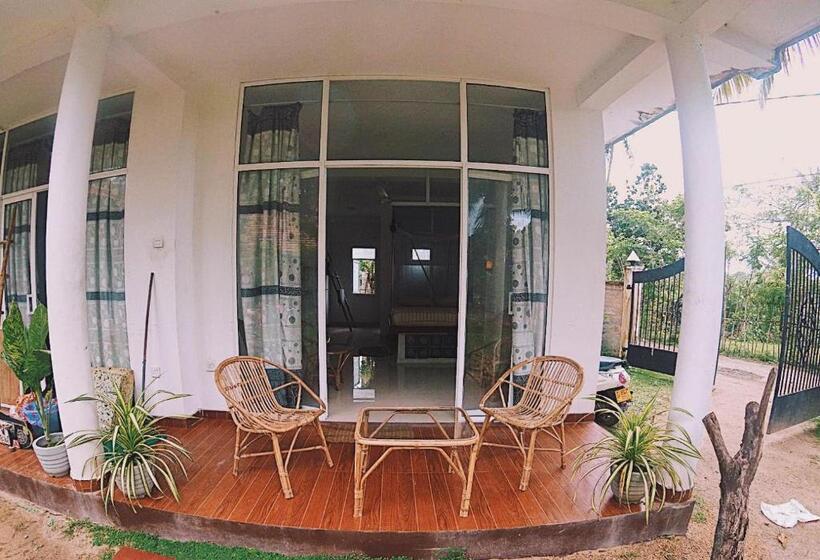 디럭스 룸, Lotus Surf House