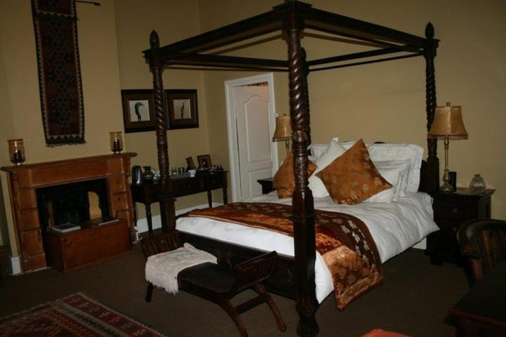 اتاق لوکس, Roche House