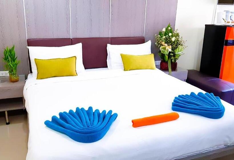 Deluxe Room, Walking Street Residence   Boutique Suites Near The Beach & Walking Street