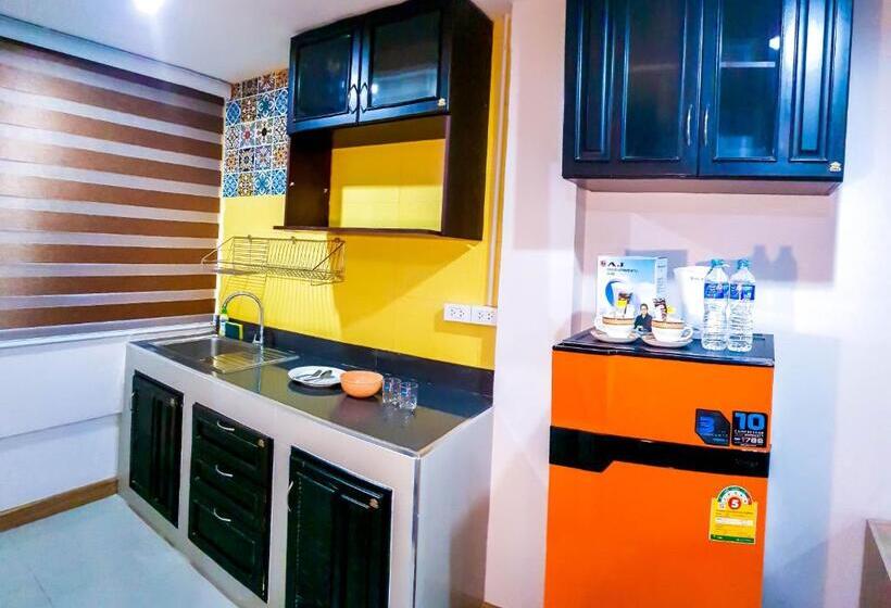 Suite com Varanda, Walking Street Residence   Boutique Suites Near The Beach & Walking Street