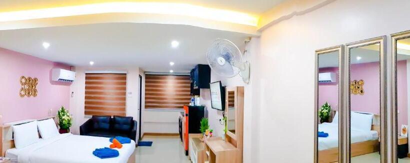 Suite com Varanda, Walking Street Residence   Boutique Suites Near The Beach & Walking Street
