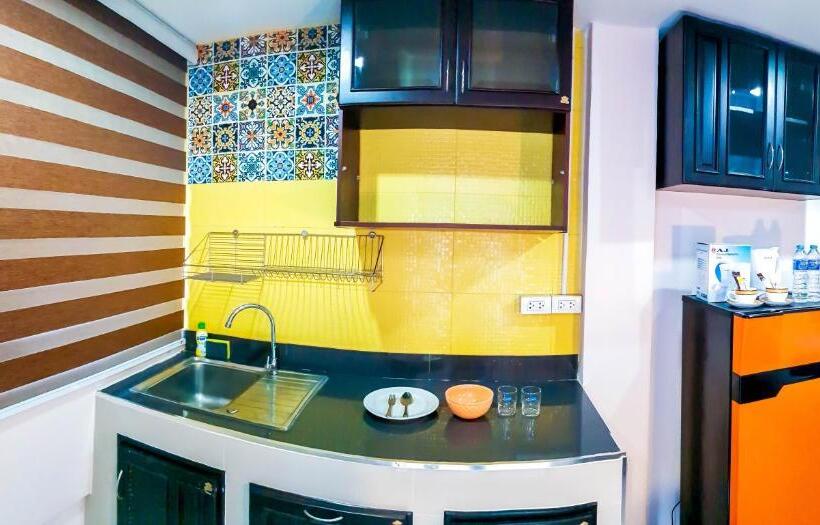 Suite with Balcony, Walking Street Residence   Boutique Suites Near The Beach & Walking Street