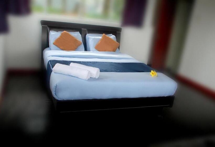 Deluxe Suite, Chirayu