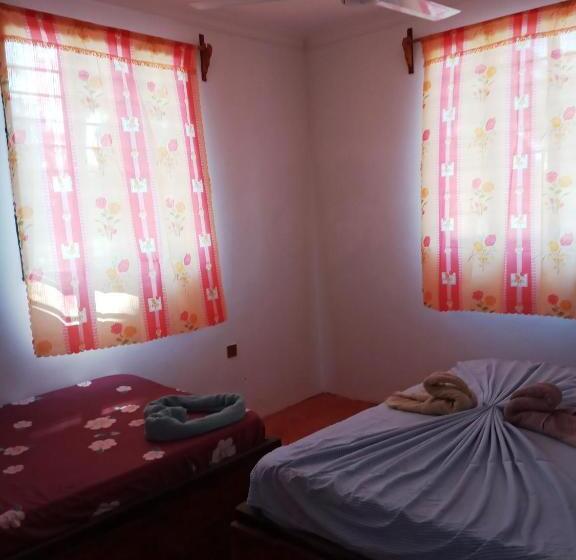 غرفة عائلية, New Iddi Villa