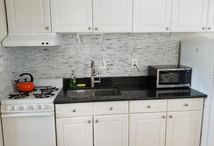 キャビン, Oceanside Condos