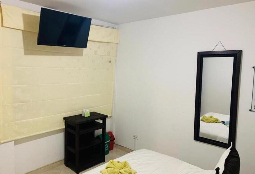 اتاق استاندارد با سرویس بهداشتی مشترک, Colonial El Bosque